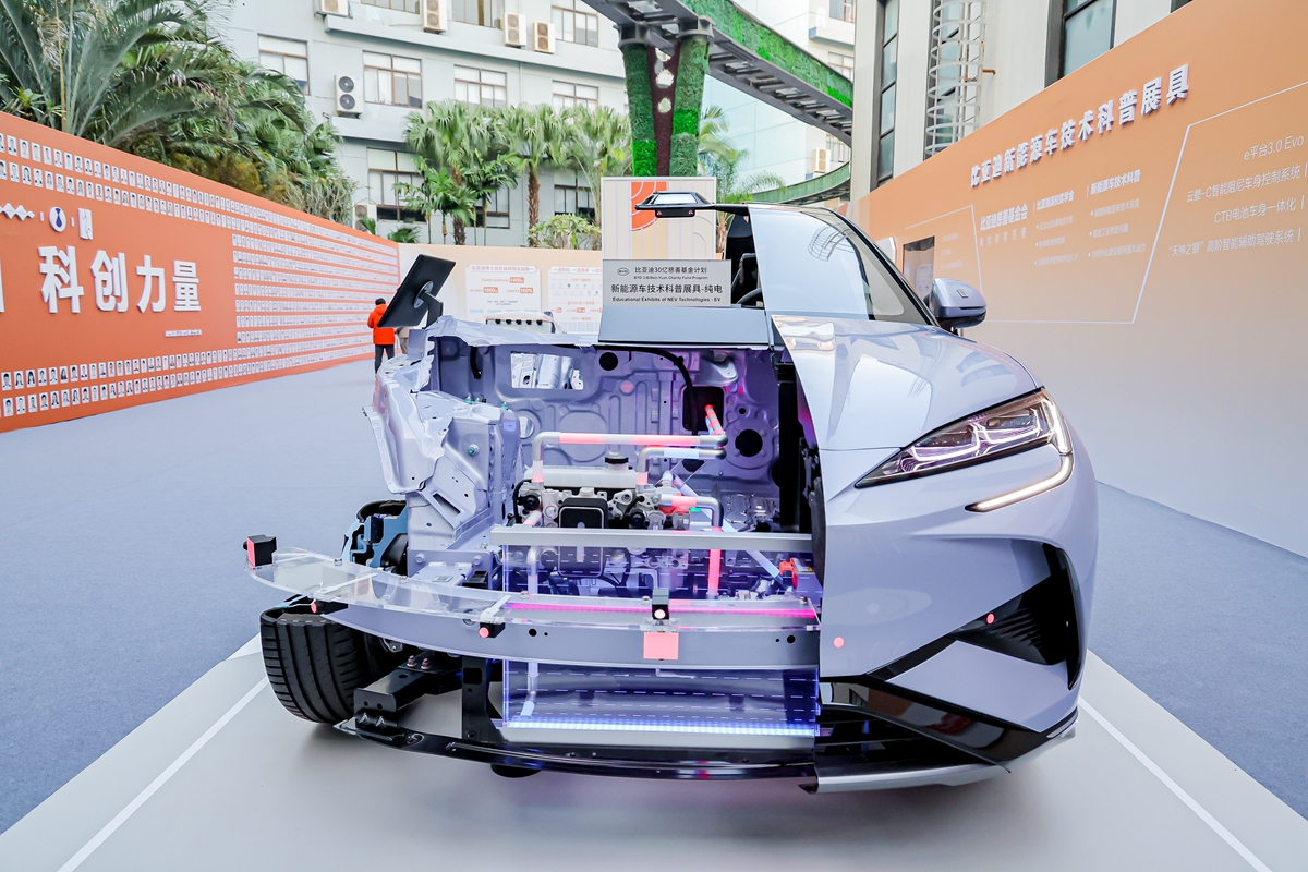 比亚迪大手笔，一举捐赠30亿，首批惠及35所名校！