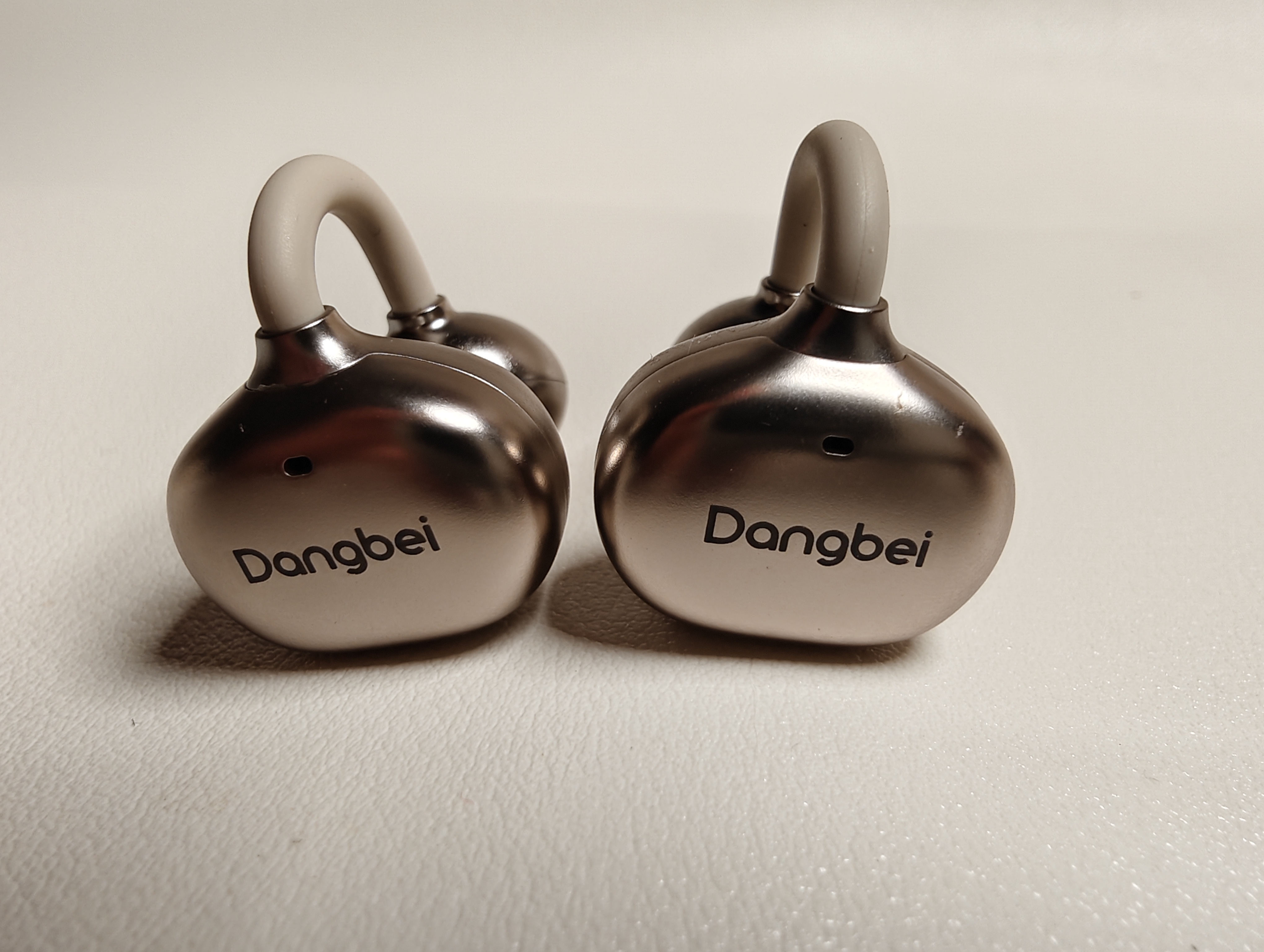 新年「不将就」清单：当贝Air1耳夹耳机，自媒体人的创作搭子